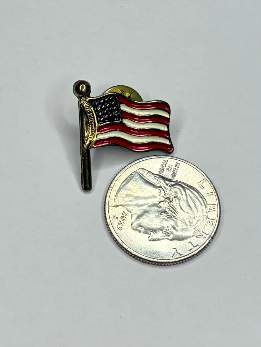 New Vintage Gold Tone United States Of America Flag Lapel Unisex USA Pin